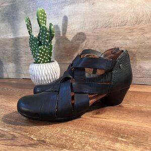 Cobb Hill Black Leather Cutout Comfort Heels Size 8.5